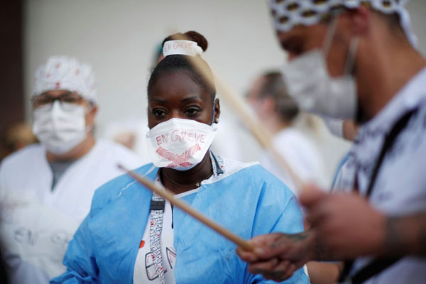 ادامه جنجال جنازه های بیماران کرونایی در رودخانه / صید خرچنگ غول پیکر (گزارش تصویری) ادامه جنجال جنازه های بیماران کرونایی در رودخانه / صید خرچنگ غول پیکر (گزارش تصویری)