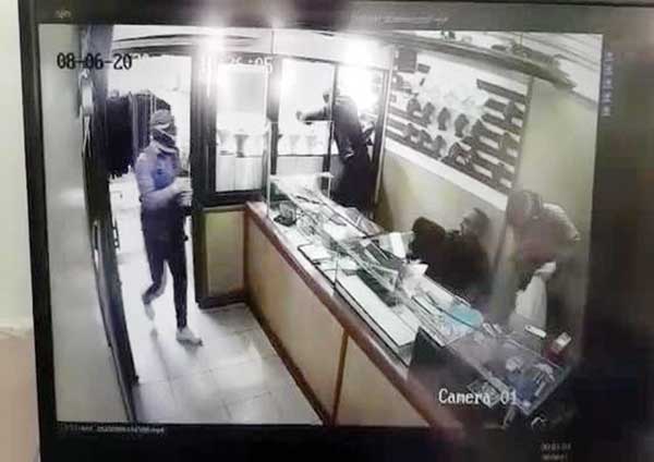 20 میلیارد طلا را باد برد (+تصاویر)