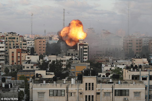 تعداد قربانیان به 215 رسید / 100 زن و کودک شهید شدند (تصاویر)