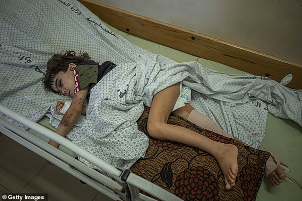 تعداد قربانیان به 215 رسید / 100 زن و کودک شهید شدند (تصاویر)