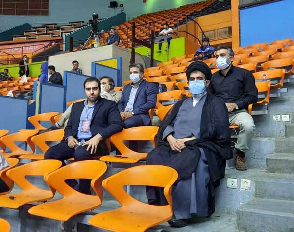 چکه سقف آزادی مانع حضور عضو هیات رییسه مجلس در VIP! (+عکس)