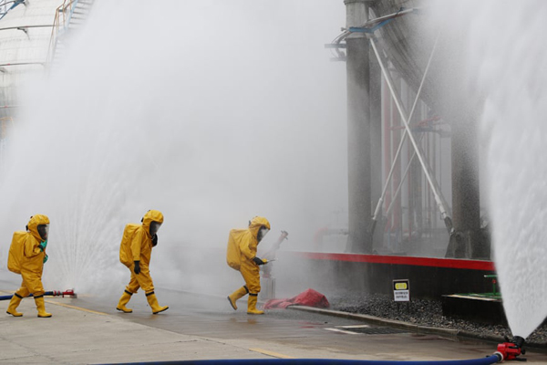 حمل خطرناک نوزاد چند ماهه (گزارش تصویری)