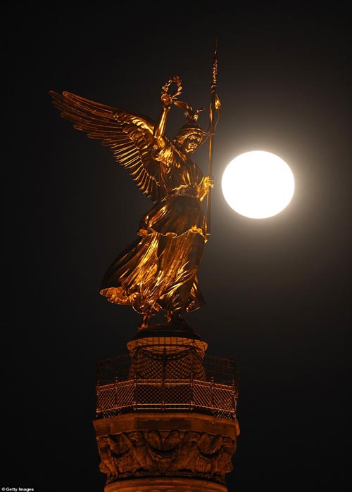 اَبَرماه باز هم آمد (گزارش تصویری)