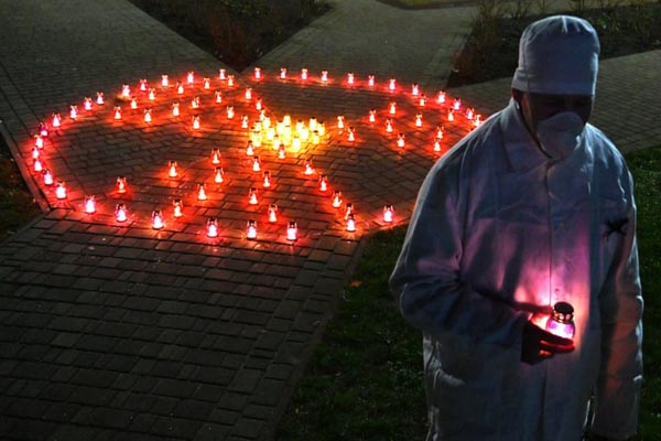 صف سوزاندن جنازه هنوز شلوغ است / اخراج به صورت دست بسته (گزارش تصویری)