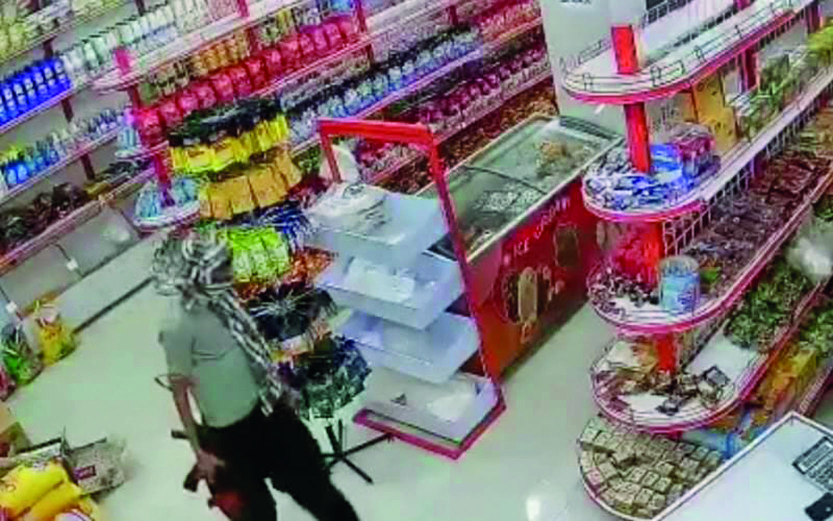 سرقت مرغ و تخم‌مرغ با کلت و کلاش!