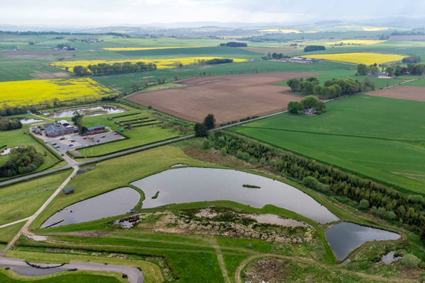 یادبود 215 کودک نگون بخت / مرد فضانورد در مترو (گزارش تصویری)