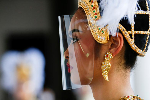 آتش زدن عروسک رییس جمهور برزیل / جشن برای بازگشت آثار باستانی ربوده شده (گزارش تصویری)