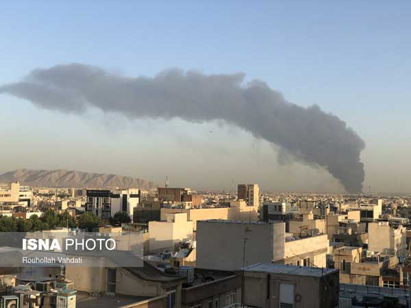 مشاهده دود گسترده در نزدیکی پالایشگاه تهران (+فیلم) مشاهده دود گسترده در نزدیکی پالایشگاه تهران (+فیلم)