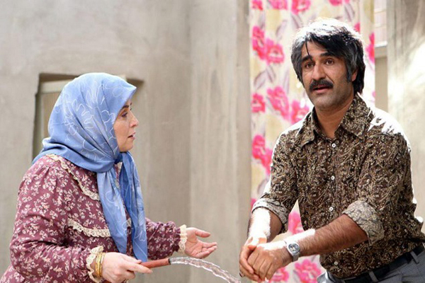 نقی زاده: مگر پژمان جمشیدی از کسی خواهش کرده که در فیلمش بازی کند؟! / واکسن ایرانی می زنم که دوز دومش پیدا شود