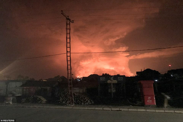 فوران آتشفشان مردم را در این منطقه فراری داد (تصاویر)