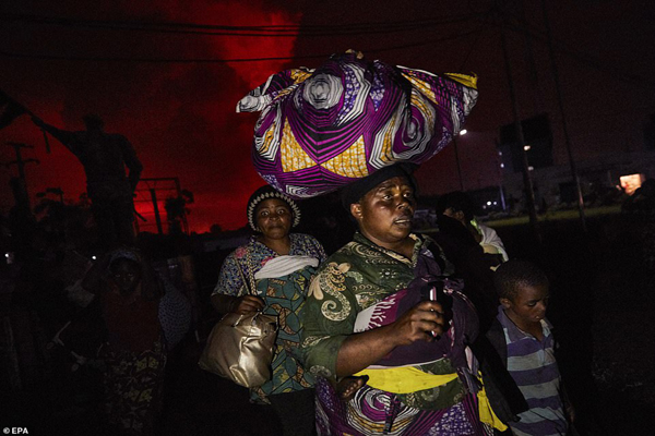 فوران آتشفشان مردم را در این منطقه فراری داد (تصاویر)