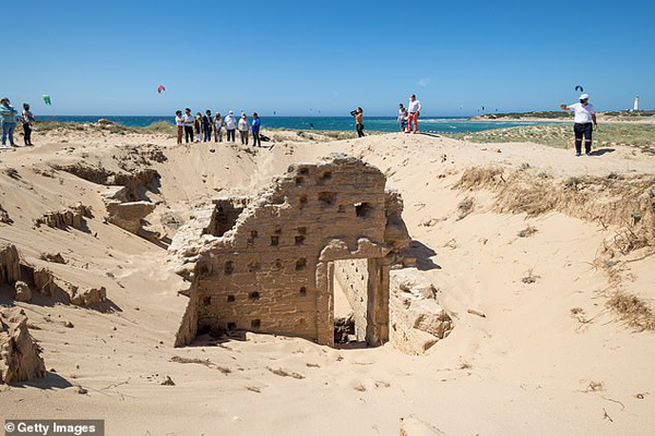 کشف یک حمام باستانی  (تصاویر)