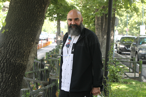 کار ما فاخر نیست، مردمی است