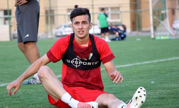 بازیکنانی که در زمین فوتبال دچار حمله قلبی شده اند +عکس