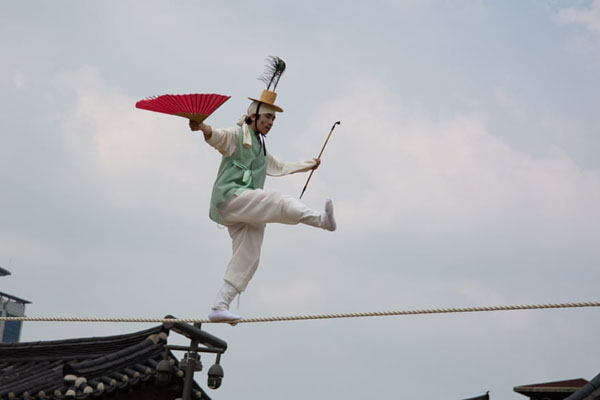  سوژه شدن جوراب نخست وزیر / «گل بد بو» باز هم شکوفه داد (گزارش تصویری)