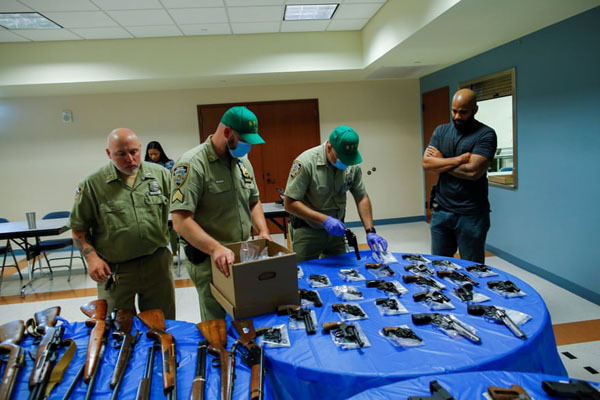  سوژه شدن جوراب نخست وزیر / «گل بد بو» باز هم شکوفه داد (گزارش تصویری)