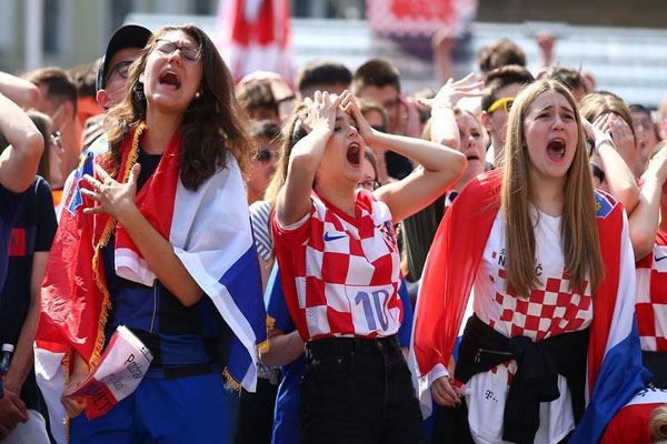 آدم ها را بخورید، نه پلاستیک ها را! (گزارش تصویری)