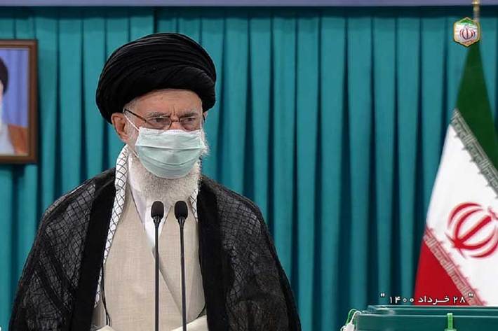 حضرت آیت الله خامنه ای فرمودند: امروز متعلق به مردم است؛ و هرکاری که ملت ایران امروز تا شب انجام دهند از حضور در صندوق و دادن رأی این سازنده آینده ایران است.