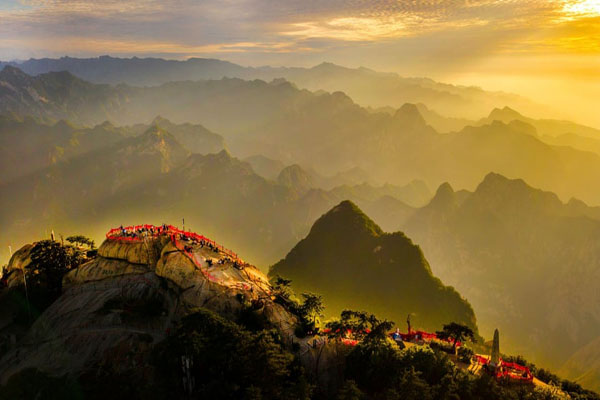 گردباد همه چیز را به هم ریخت /  مردی در قفس (گزارش تصویری)