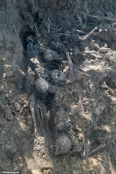 تصاویر هولناک از کشف یک گور دسته جمعی تصاویر هولناک از کشف یک گور دسته جمعی