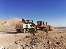 پاک‌سازی جاده‌ی کوهپایه کرمان از خاک و نخاله