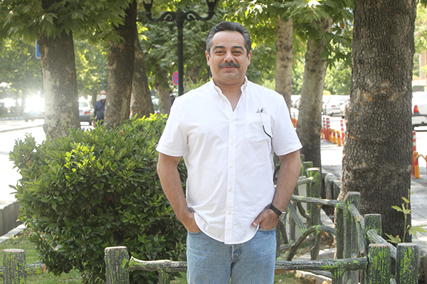 کلبه‌ای در مه روایتگر قصه‌های ارباب و رعیتی