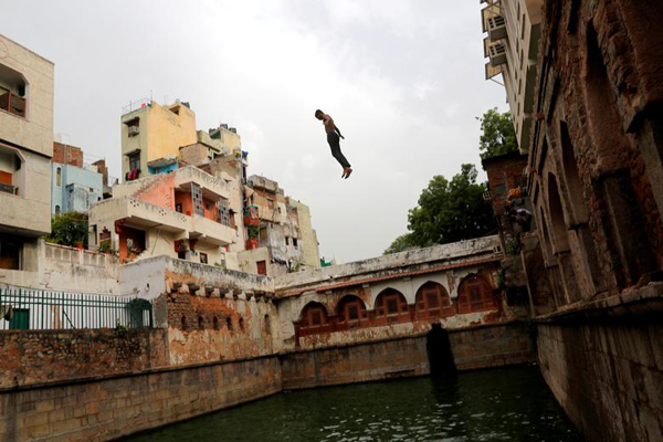 مسابقه هات داگ خوری در عصر کرونا / قایق مهاجرانی که دیپورت شدند (گزارش تصویری) مسابقه هات داگ خوری در عصر کرونا / قایق مهاجرانی که دیپورت شدند (گزارش تصویری)