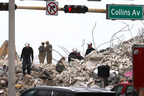 کشف 64 جسد از میان آوارهای ساختمان فلوریدا (+عکس)