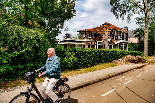 یک حراجی پرسرو صدا / کجا اشتباه کردیم؟ (گزارش تصویری) یک حراجی پرسرو صدا / کجا اشتباه کردیم؟ (گزارش تصویری)