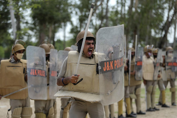 یک حراجی پرسرو صدا / کجا اشتباه کردیم؟ (گزارش تصویری) یک حراجی پرسرو صدا / کجا اشتباه کردیم؟ (گزارش تصویری)