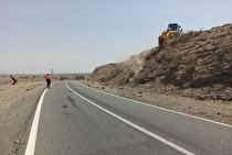 تامین دید مناسب۵ نقطه حادثه خیز محور فاریاب به گلاشکرد در جنوب کرمان