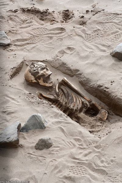 اسکلتی که فریاد می زند! (عکس) اسکلتی که فریاد می زند! (عکس)