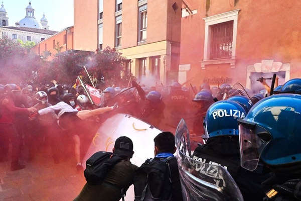 لحظات برگزیده شبانه روز اخیر (گزارش تصویری) لحظات برگزیده شبانه روز اخیر (گزارش تصویری)
