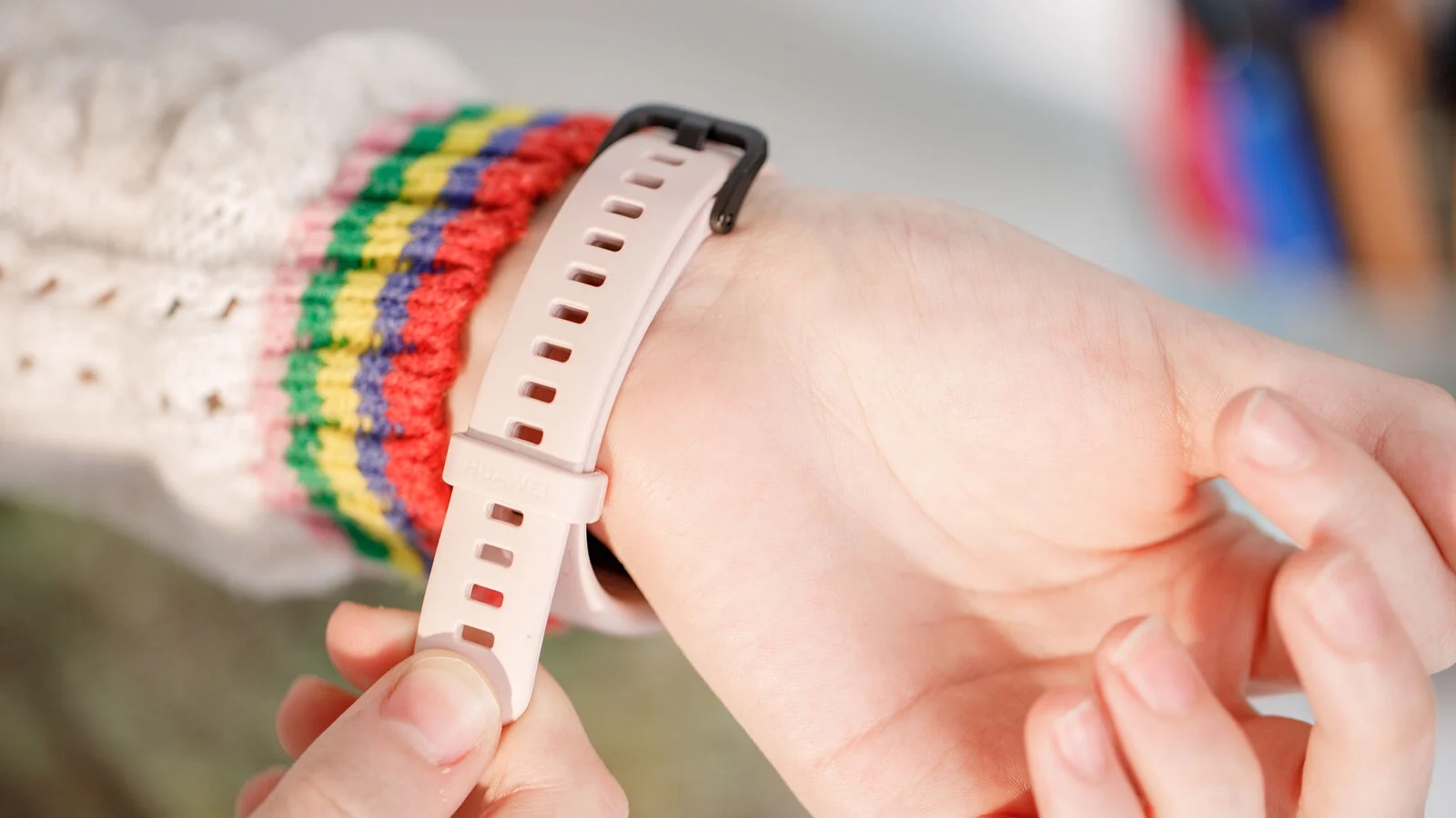 دلایل محبوبیت دستبند هوشمند هواوی بند ۶ از نگاه رسانه‌های معتبر دنیا