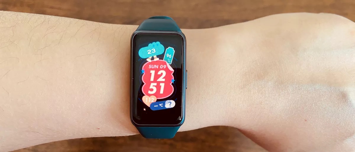 دلایل محبوبیت دستبند هوشمند هواوی بند ۶ از نگاه رسانه‌های معتبر دنیا