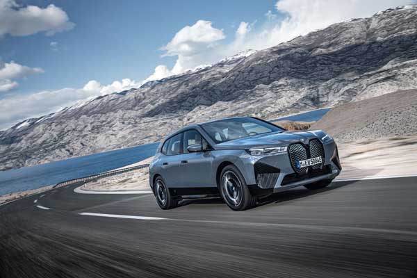 iX؛ شاسی بلندی برقی از بی ام و با سرعتی باور نکردنی (+عکس) iX؛ شاسی بلندی برقی از بی ام و با سرعتی باور نکردنی (+عکس)