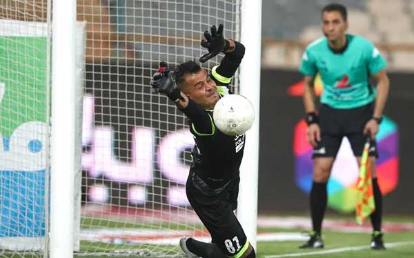 راز برگه‌ های جنجالی لک در ضربات پنالتی چه بود؟ (+تصاویر)