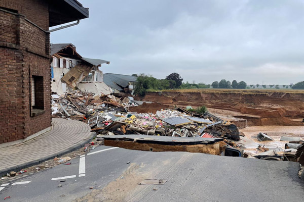بلایی که این سیل وحشتناک سر آلمان و بلژیک آورد / صید یک مار از منزل مسکونی (گزارش تصویری)