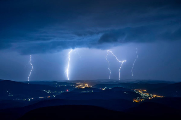 بلایی که این سیل وحشتناک سر آلمان و بلژیک آورد / صید یک مار از منزل مسکونی (گزارش تصویری)