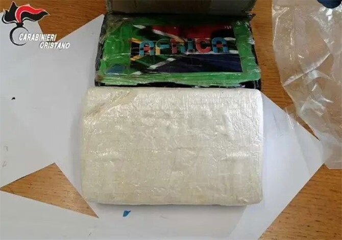 اشتباه عجیب قاچاقچیان مواد مخدر حین توزیع مواد با هواپیما!