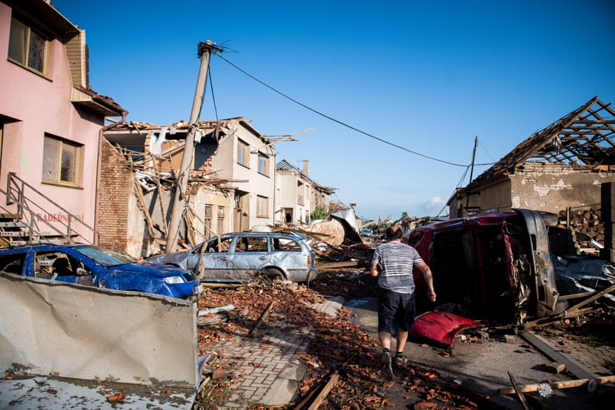 دادگاه جنجالی یک زن / درگیری طرفداران نامزدهای ریاست جمهوری  (گزارش تصویری)