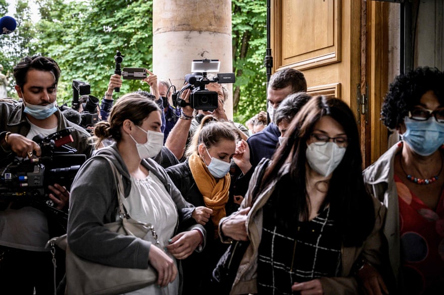 دادگاه جنجالی یک زن / درگیری طرفداران نامزدهای ریاست جمهوری  (گزارش تصویری)