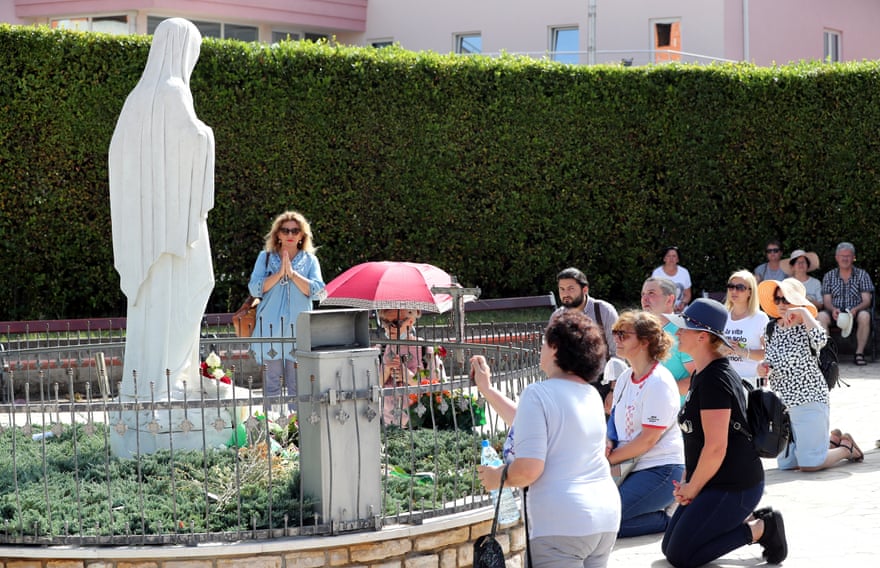 دادگاه جنجالی یک زن / درگیری طرفداران نامزدهای ریاست جمهوری  (گزارش تصویری)
