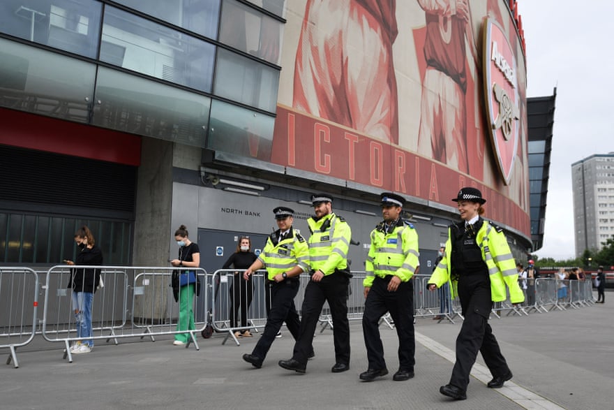 دادگاه جنجالی یک زن / درگیری طرفداران نامزدهای ریاست جمهوری  (گزارش تصویری)