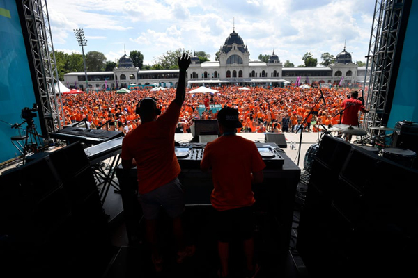 توحش برای یک گور دسته جمعی دیگر / یک حیوان خانگی به نام شیر سفید (گزارش تصویری)