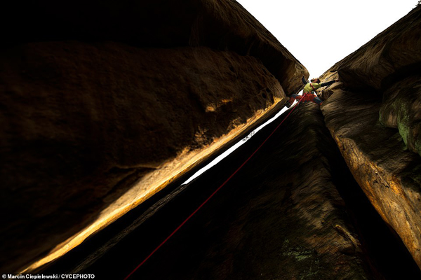 تصاویر خیره کننده و شگفت انگیز از مسابقه عکاسی از کوهنوردی (گزارش تصویری) تصاویر خیره کننده و شگفت انگیز از مسابقه عکاسی از کوهنوردی (گزارش تصویری)