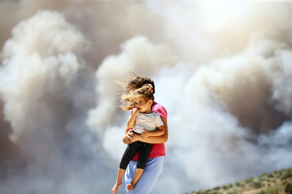 جهان، گرفتار آب و آتش (گزارش تصویری)