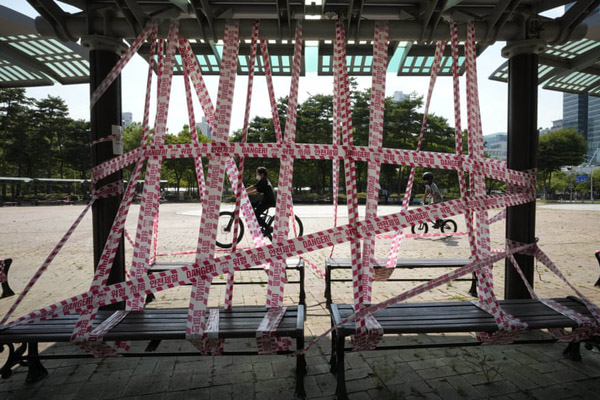 جهان، گرفتار آب و آتش (گزارش تصویری)