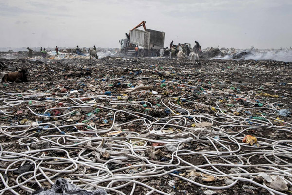 جهان، گرفتار آب و آتش (گزارش تصویری)