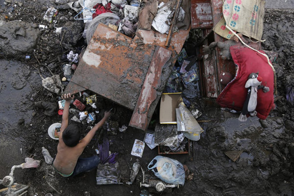 جهان، گرفتار آب و آتش (گزارش تصویری)